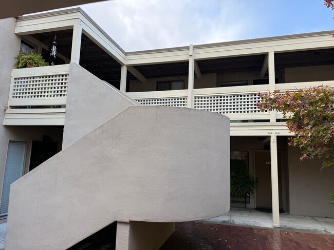 453 Alberto Way in Los Gatos, CA - Building Photo - Building Photo