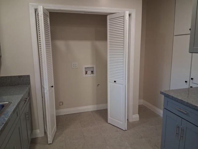 427 W Laurel St in Compton, CA - Foto de edificio - Building Photo