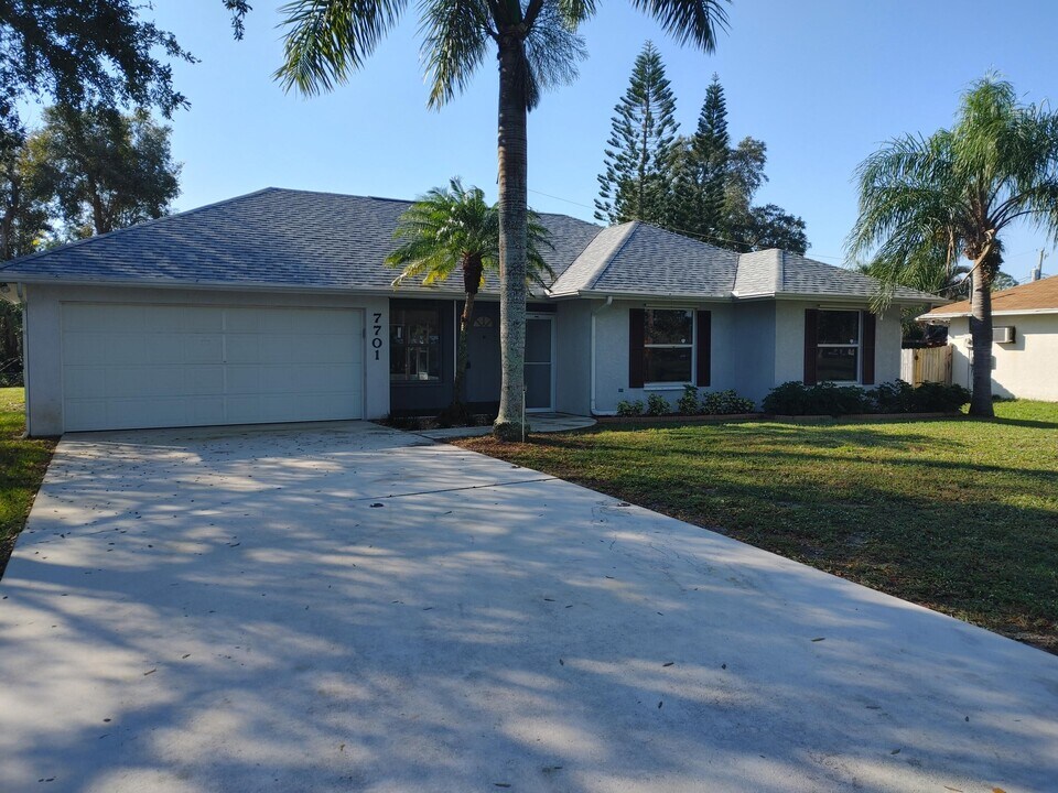 7701 Eden Rd in Fort Pierce, FL - Building Photo