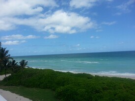 5401 Collins Ave, Unit 1115 in Miami Beach, FL - Building Photo