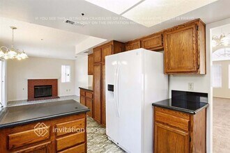 18274 Montgomery Ave in Fontana, CA - Foto de edificio - Building Photo