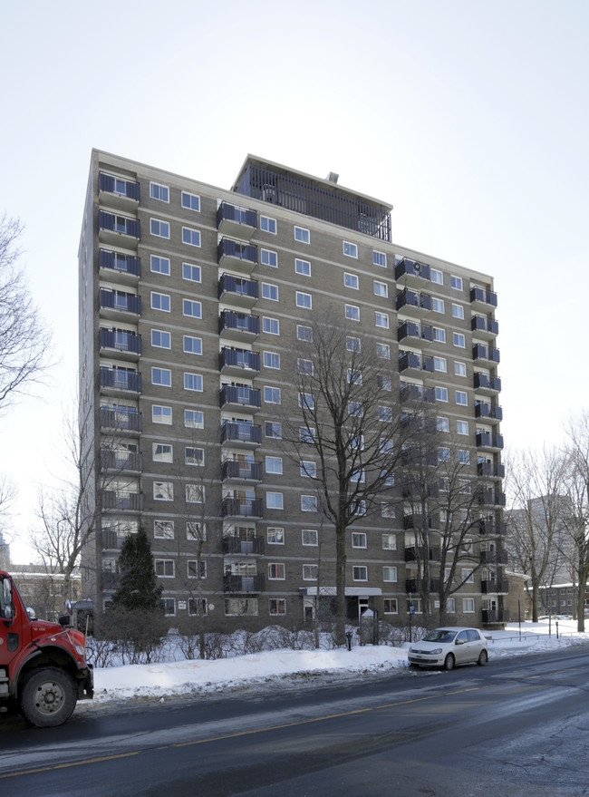 250 Ontario E in Montréal, QC - Building Photo - Primary Photo