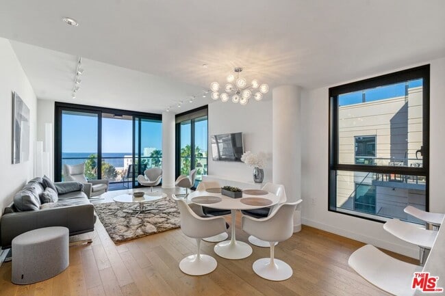 1755 Ocean Ave in Santa Monica, CA - Building Photo - Building Photo