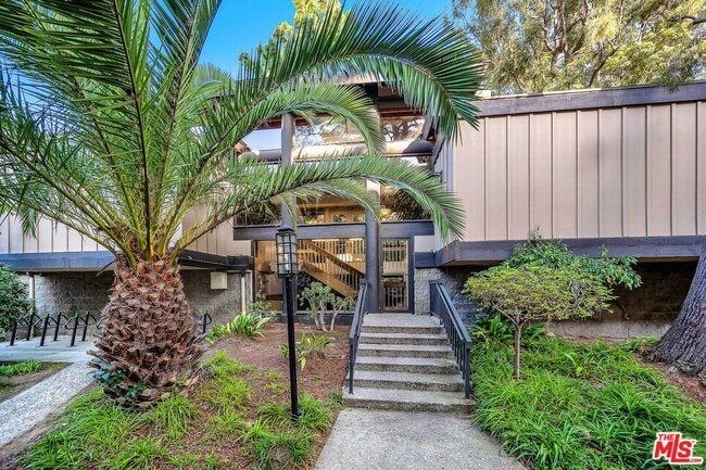 property at 5119 Raintree Cir