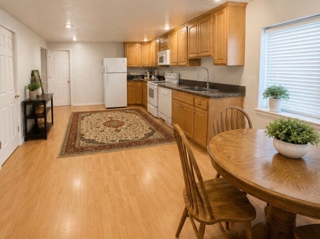 3983 W Centennial