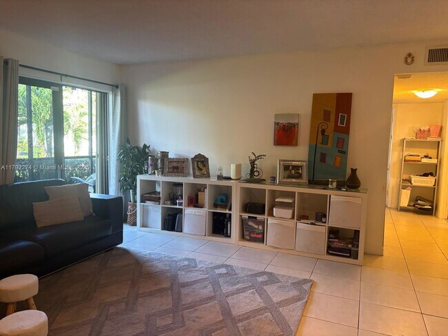 771 NE 199th St in North Miami Beach, FL - Building Photo - Building Photo