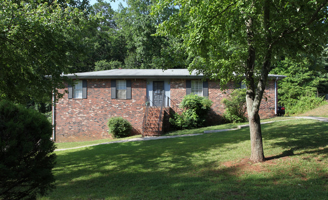 110 N Lake Dr in Jonesboro, GA - Building Photo - Building Photo