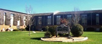 Arcadia Apartments in Bloomington, IL - Building Photo