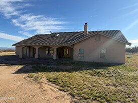 8081 S Fairfield Cir in Hereford, AZ - Building Photo