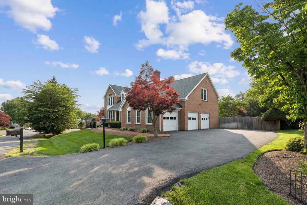 1292 Middleton Ct in Vienna, VA - Building Photo