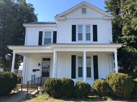 409 Euclid Ave, Unit Fully Furnished Suite A in Lynchburg, VA - Building Photo