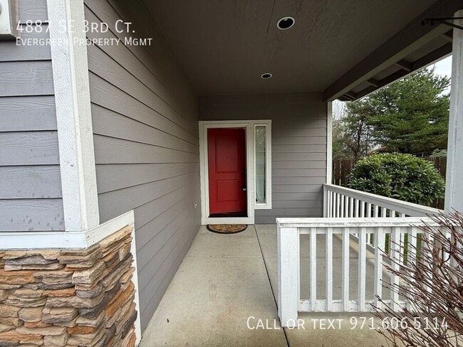 4887 SE 3rd Ct in Gresham, OR - Building Photo - Building Photo