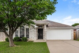6101 Summerfield Dr in Arlington, TX - Building Photo