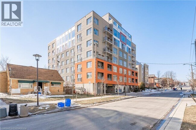 321 Spruce St in Waterloo, ON - Building Photo - Building Photo