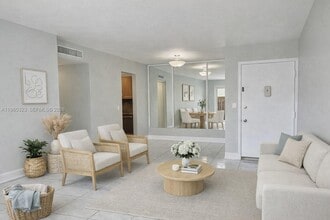 9000 SW 137th St in Miami, FL - Building Photo - Building Photo