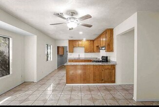 1241 East Ave in Turlock, CA - Building Photo - Building Photo