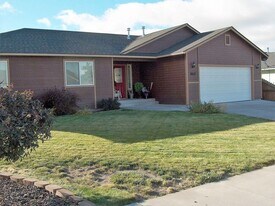 7410 Golden Trail in Klamath Falls, OR - Building Photo