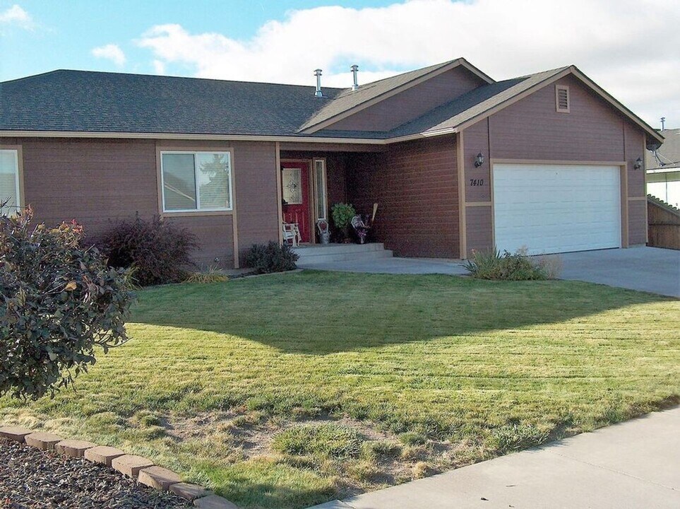 7410 Golden Trail in Klamath Falls, OR - Building Photo