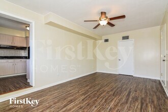 4818 W Bay Villa Ave in Tampa, FL - Building Photo - Building Photo