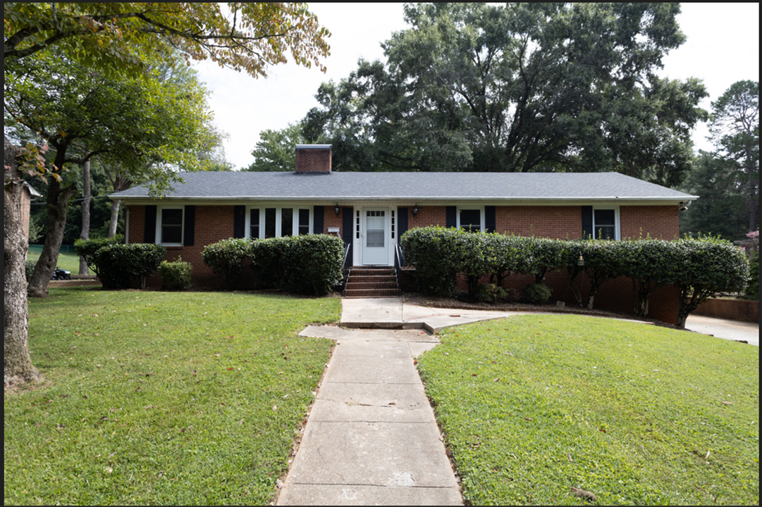 2530 Merrimont Dr NW in Winston-Salem, NC - Building Photo