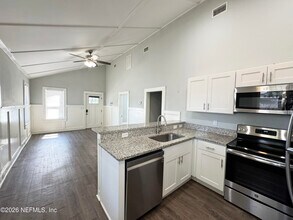 2745 Gilmore St in Jacksonville, FL - Building Photo - Building Photo