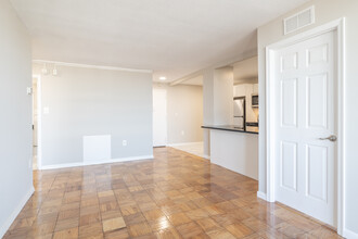 Eighty Two Hundred in Bethesda, MD - Building Photo - Interior Photo