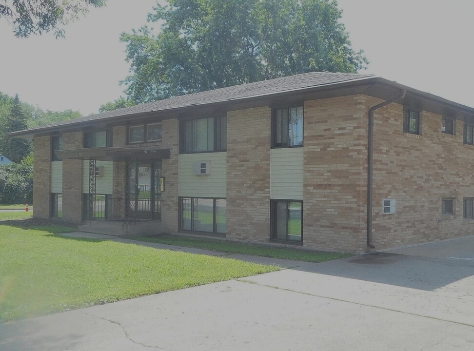 5401 63rd Ave N in Minneapolis, MN - Foto de edificio