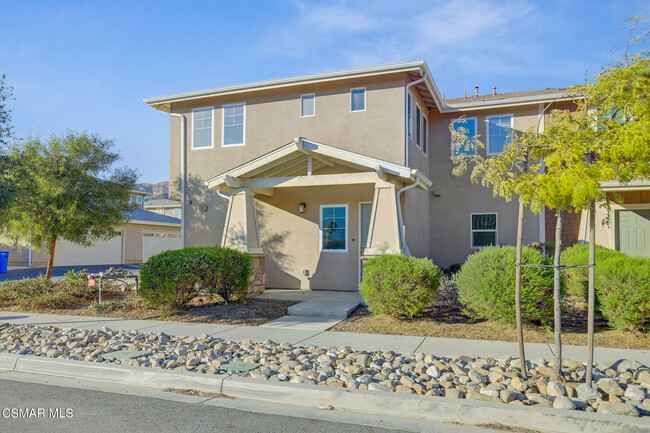 4043 Aurora Way in Piru, CA - Foto de edificio - Building Photo