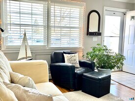 25 Riverside Dr in Clinton, CT - Building Photo