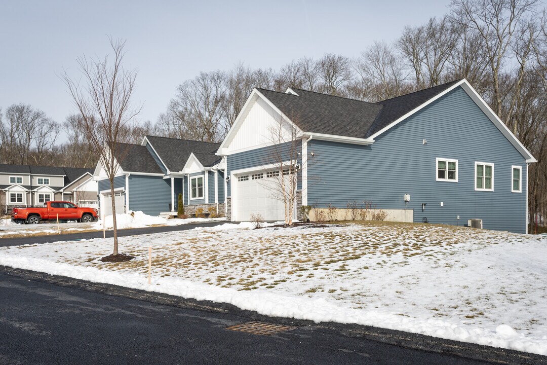 101 Stonebridge Ln in East Greenwich, RI - Building Photo