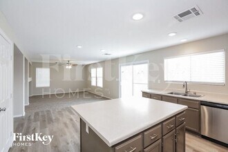 7326 Caballo Range Ave in Las Vegas, NV - Foto de edificio - Building Photo