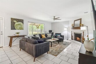 11204 Applewood Dr in Austin, TX - Building Photo - Building Photo