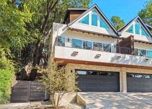 2712 Oak Springs Dr in Austin, TX - Building Photo - Building Photo