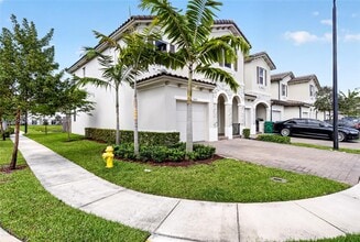 5555 NW 27th St in Lauderhill, FL - Building Photo - Building Photo