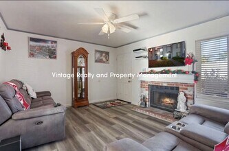 445 Almond Dr in Lodi, CA - Building Photo - Building Photo