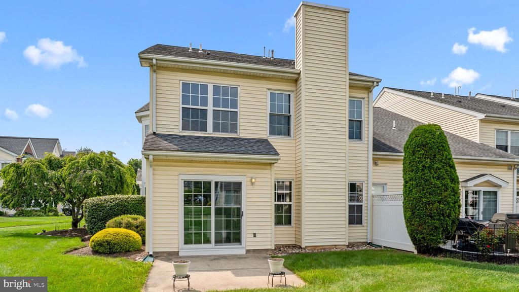 301 Holly Hill Ct in Warminster, PA - Building Photo