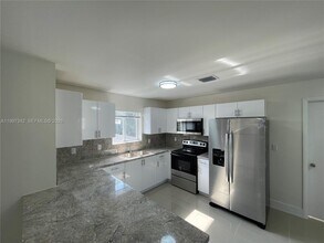 2268 NW 52nd St in Miami, FL - Building Photo - Building Photo