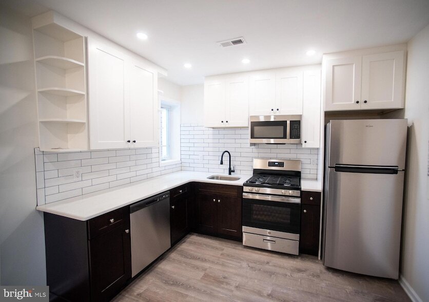 2049 Snyder Ave, Unit 2 in Philadelphia, PA - Building Photo