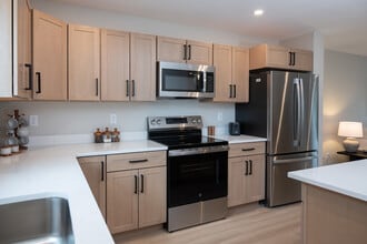 Boulder Way in Manchester, NH - Foto de edificio - Building Photo