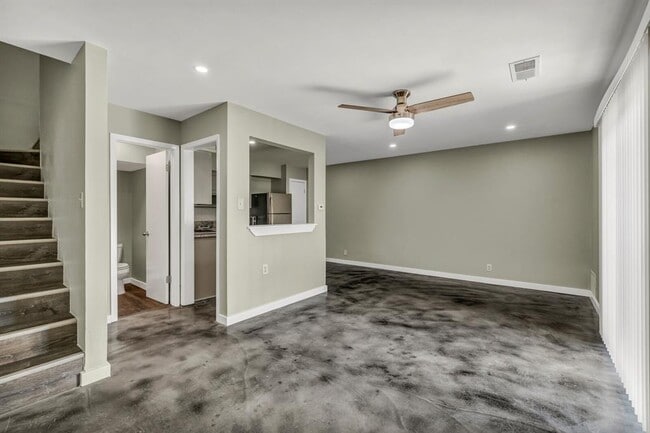 property at 2808 Skyway Cir