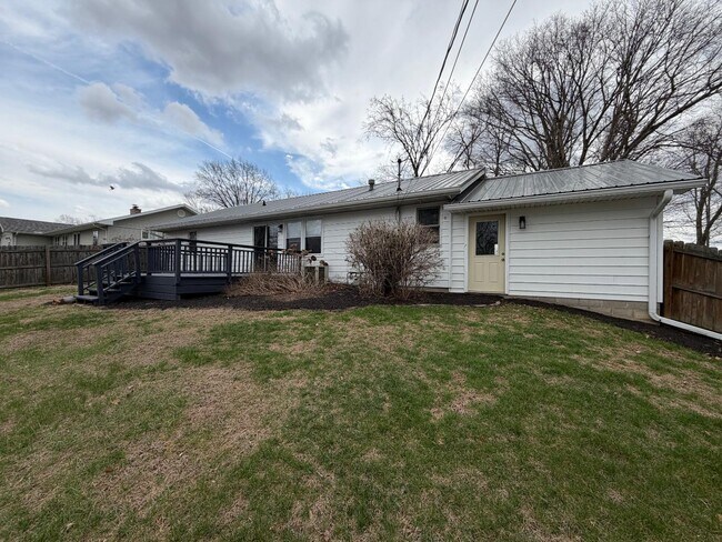 property at 911 Sunset Dr