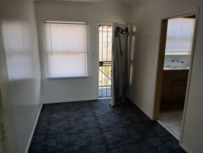 3316 W 77th St, Unit 3316 in Los Angeles, CA - Foto de edificio - Building Photo