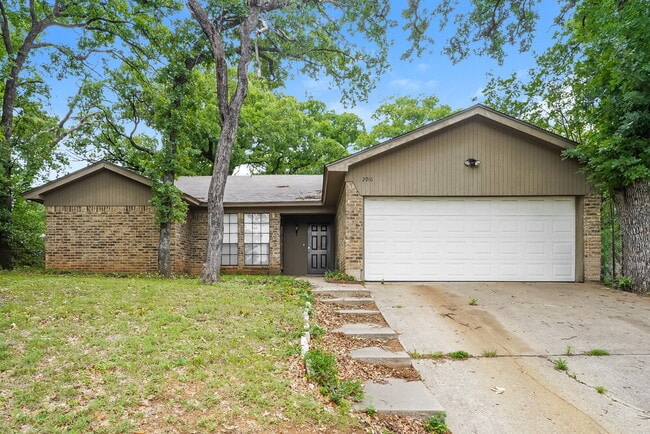 property at 2916 Craig Ct