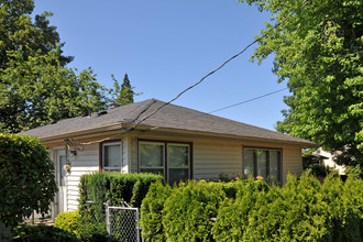 2404-2418 SE 58th Ave in Portland, OR - Building Photo - Building Photo