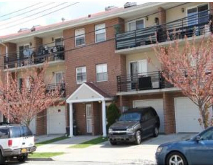 1425 Stanley Ave in Brooklyn, NY - Foto de edificio