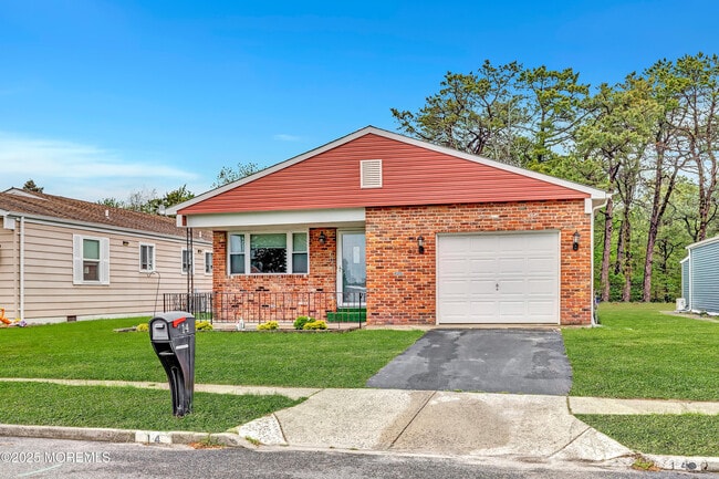 14 Santiago Dr W in Toms River, NJ - Building Photo - Building Photo