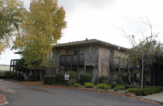 Park Lane Apartments in Petaluma, CA - Building Photo - Building Photo