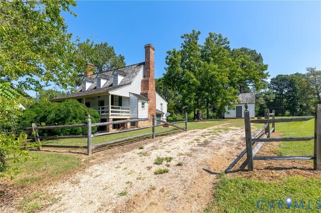 11826 Colonial Trail W in Surry, VA - Building Photo - Building Photo