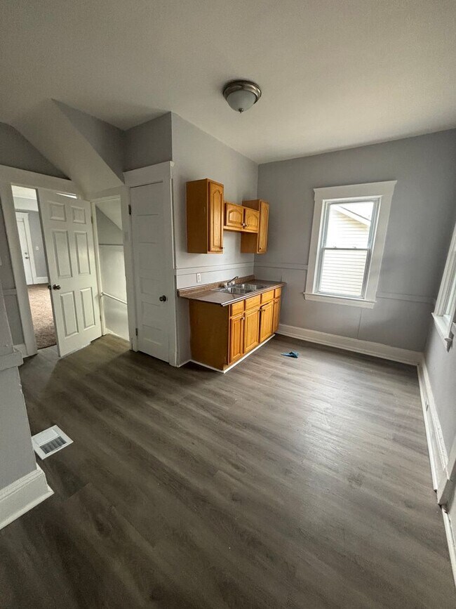 4163 E 94th St in Cleveland, OH - Building Photo - Building Photo