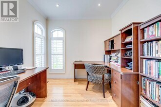 2481 Taylorwood Dr in Oakville, ON - Building Photo - Building Photo